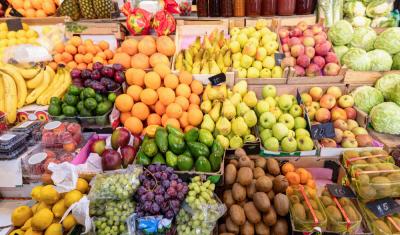 feira com frutas legumes e verduras - assaí atacadista