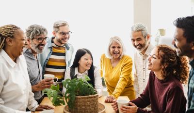 grupo diverso de pessoas empreendedoras - dia do comerciante - networking para comerciantes - Assaí Atacadista