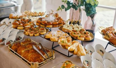 mesa com aperitivos para aniversario - assai atacadista