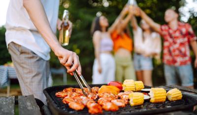 pessoas em um churrasco - carnes para churrasco no assaí atacadista