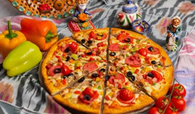 pizza com vegetais e tomates - Assaí Atacadista