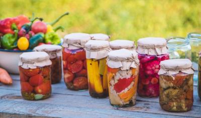 potes de video com legumes em conserva - conservas caseiras - Assaí Atacadista