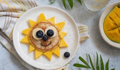 prato com alimentos no formato de um sol sorrindo - Assaí Atacadista - Bom-humor