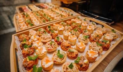 quitutes de páscoa em uma bancada-cardápio de páscoa-Assaí Atacadista