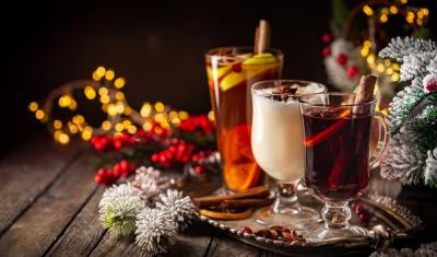 taças com bebidas de Natal e decoração natalina - Assaí Atacadista