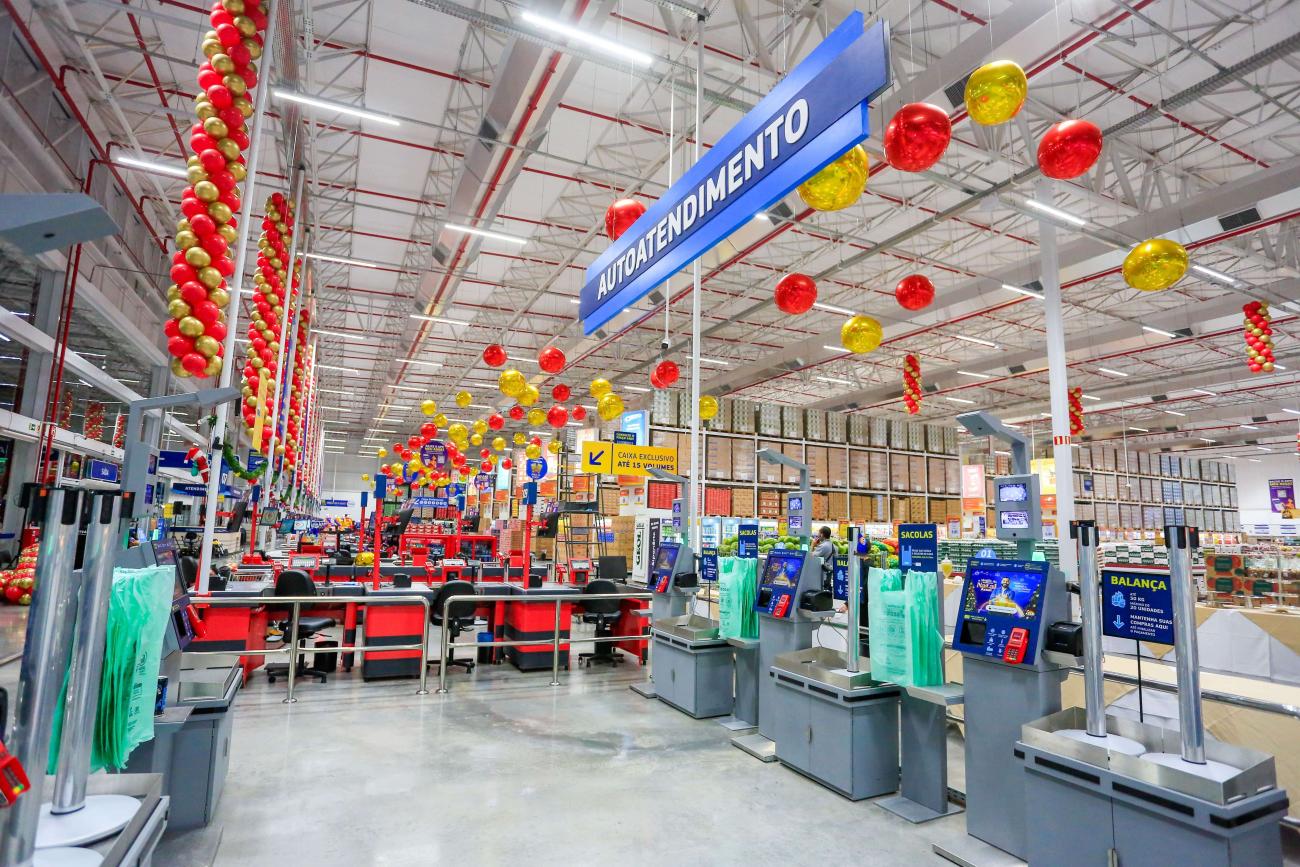 Caixas de autoatendimento aprimoram a experiência do cliente e já estão disponíveis em mais de 70% do parque de unidades da rede | Assaí/Divulgação