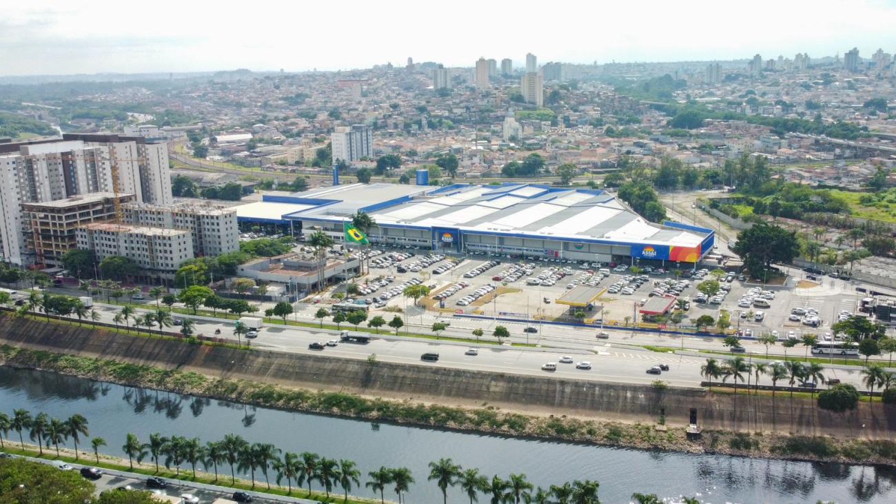 Com mais de 4.7 mil m² de área de loja, o Assaí Penha Marg. Tietê ganha cerca de 1 mil m² no novo espaço, agora com corredores mais largos e espaçosos (Foto: Divulgação Assaí)