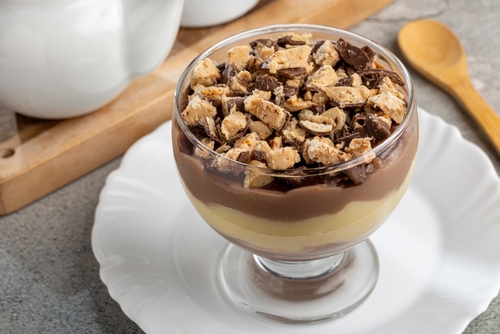 tigela de sobremesa com pavê de Sonho de Valsa - Assaí Atacadista - receitas de doces