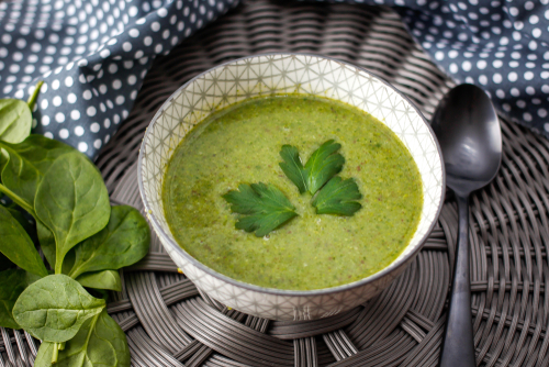 tigela pequena com caldo verde - Assaí Atacadista - receitas de sopas