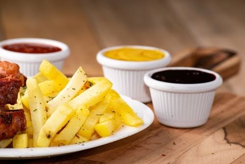 batata frita com condimentos Cepêra em potinhos-Assaí Atacadista