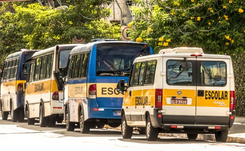 vans e onibus escolares - volta as aulas - comerciantes - Assaí Atacadista