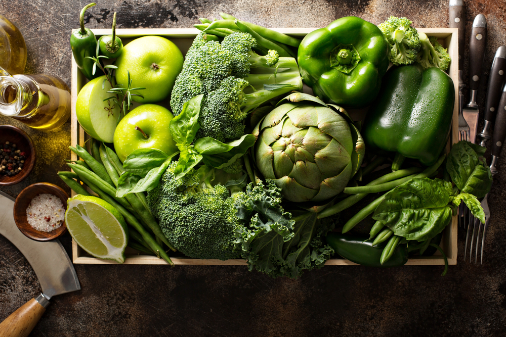 verduras verdes em um caixote de feira - Assaí Atacadista
