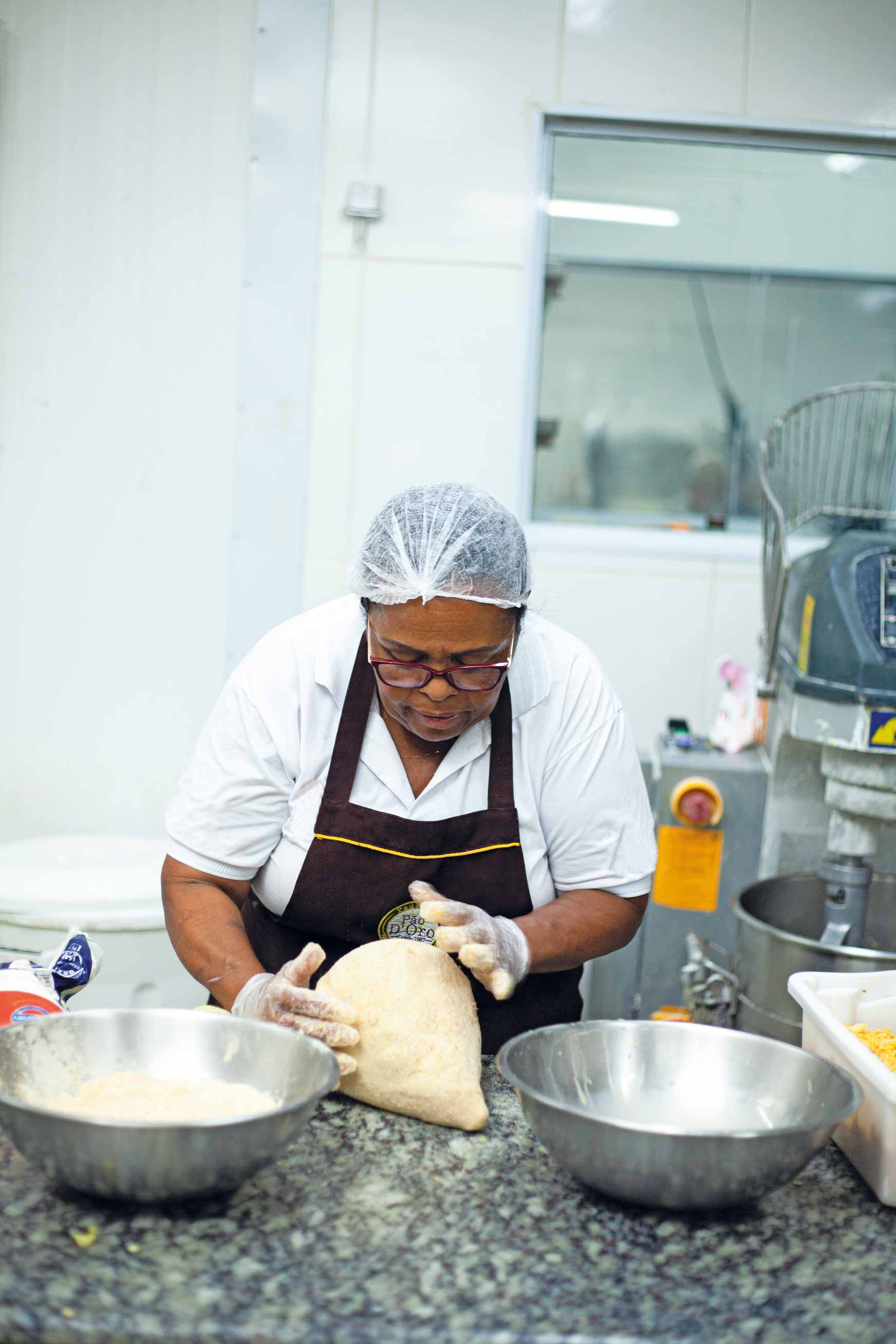 Preparando coxinha gigante