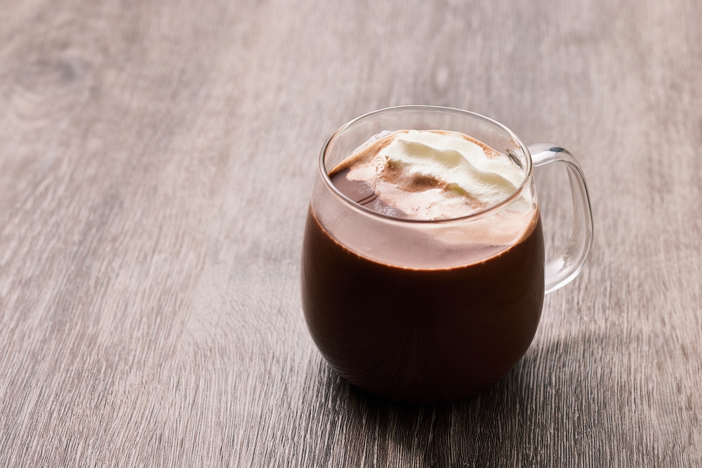xícara com choconhaque - bebidas de São João - Assaí Atacadista